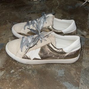 Boutique sneakers great condition